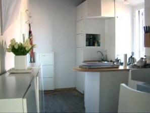Fridge, microwave, cookware/dishes/utensils - Romantische Auszeit in Campo De' Fiori by Interhome (Rome)