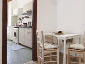Dining - Moderne Ferienwohnung in absolut zentraler Lage in der Nähe des Vatikans by Interhome (Rome)