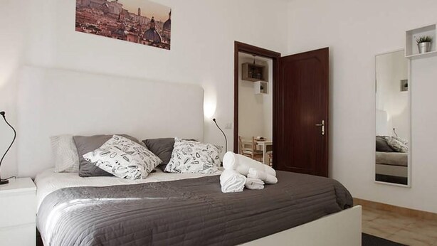 Unclassified image, 1 of 32, button - Moderne Ferienwohnung in absolut zentraler Lage in der Nähe des Vatikans by Interhome (Rome)