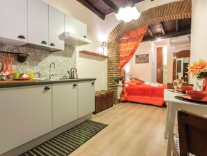 Fridge, cookware/dishes/utensils - Charmantes, komfortables Studio im Herzen von Rom by Interhome (Rome)