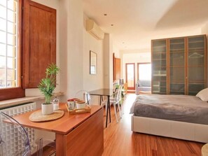 Internet - Spanish Steps Rome View by Interhome (Rome)