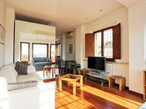 TV - Spanish Steps Rome View by Interhome (Rome)