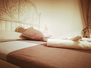 Internet - 'Rhome Sweet Rhome by Interhome (Rome)