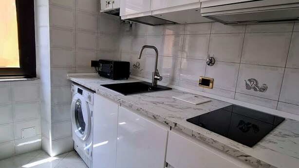 Refrigerador, lavavajillas y utensilios de cocina 