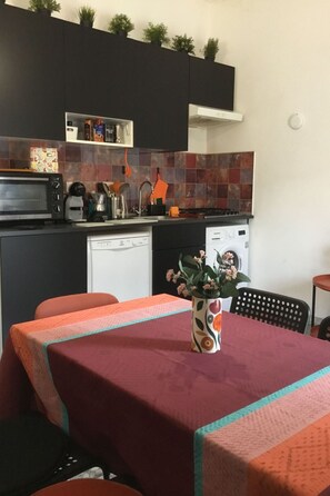 Fridge, oven, dishwasher, cookware/dishes/utensils - Penthouse Ci 14 by Interhome (Rome)