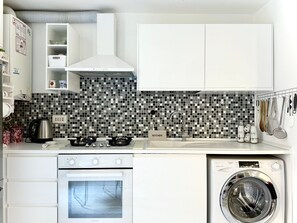 Fridge, microwave, oven, cookware/dishes/utensils - Roman Haven by Interhome (Rome)
