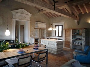 Dining - "Villa V Volterra" by Interhome (Volterra)