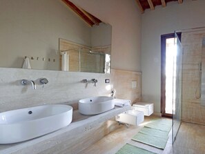 Towels - "Villa IV Viaggio" by Interhome (Volterra)