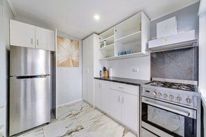 Private kitchen - Home Away From Home (Titirangi Auckland)