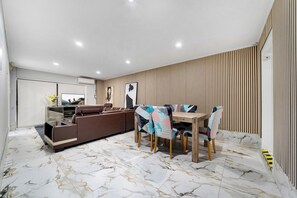 Interior - Home Away From Home (Titirangi Auckland)