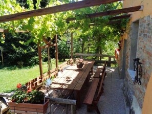 Outdoor dining - Ca Piero - ein antikes Borgo by Interhome (Urbino)