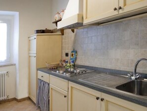 Frigorifero, microonde, pentole/stoviglie/utensili