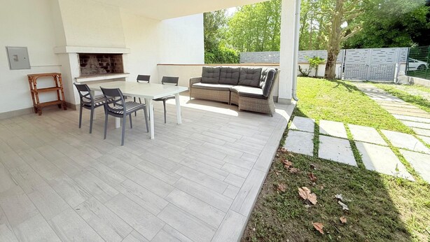 Outdoor dining - VILLA NINA by Interhome (Comacchio)