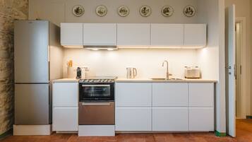 Réfrigérateur, four, lave-vaisselle