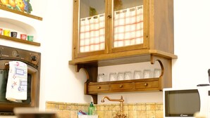 Geladeira, micro-ondas, fogão, lava-louças