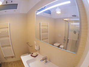 Bathroom - Wohnung im historischen Zentrum by Interhome (Chioggia)