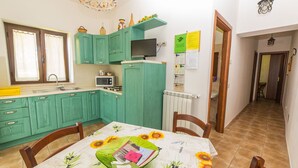 Dining - Wohnung 'Sunflower' mit Privatparkplatz by Interhome (Lago di Bolsena)