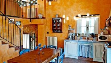 Frigorifero, microonde, forno, lavastoviglie