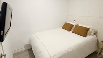 Tabla de planchar con plancha, Internet, ropa de cama