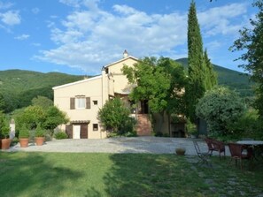 Exterior - Altes Landhaus mit Schwimmbad und viel Grün by Interhome (Acquasparta)