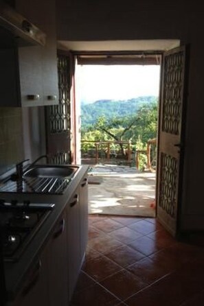 Fridge, oven, cookware/dishes/utensils - Casa Prosperi by Interhome (Bagni di Lucca)