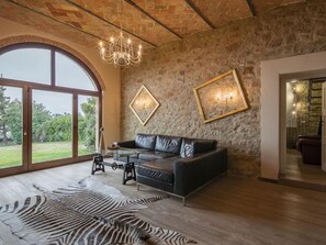 Télévision, cheminée