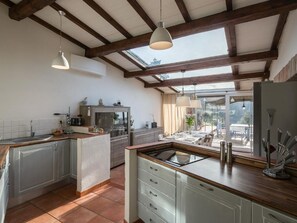 Frigorifero, microonde, forno, lavastoviglie