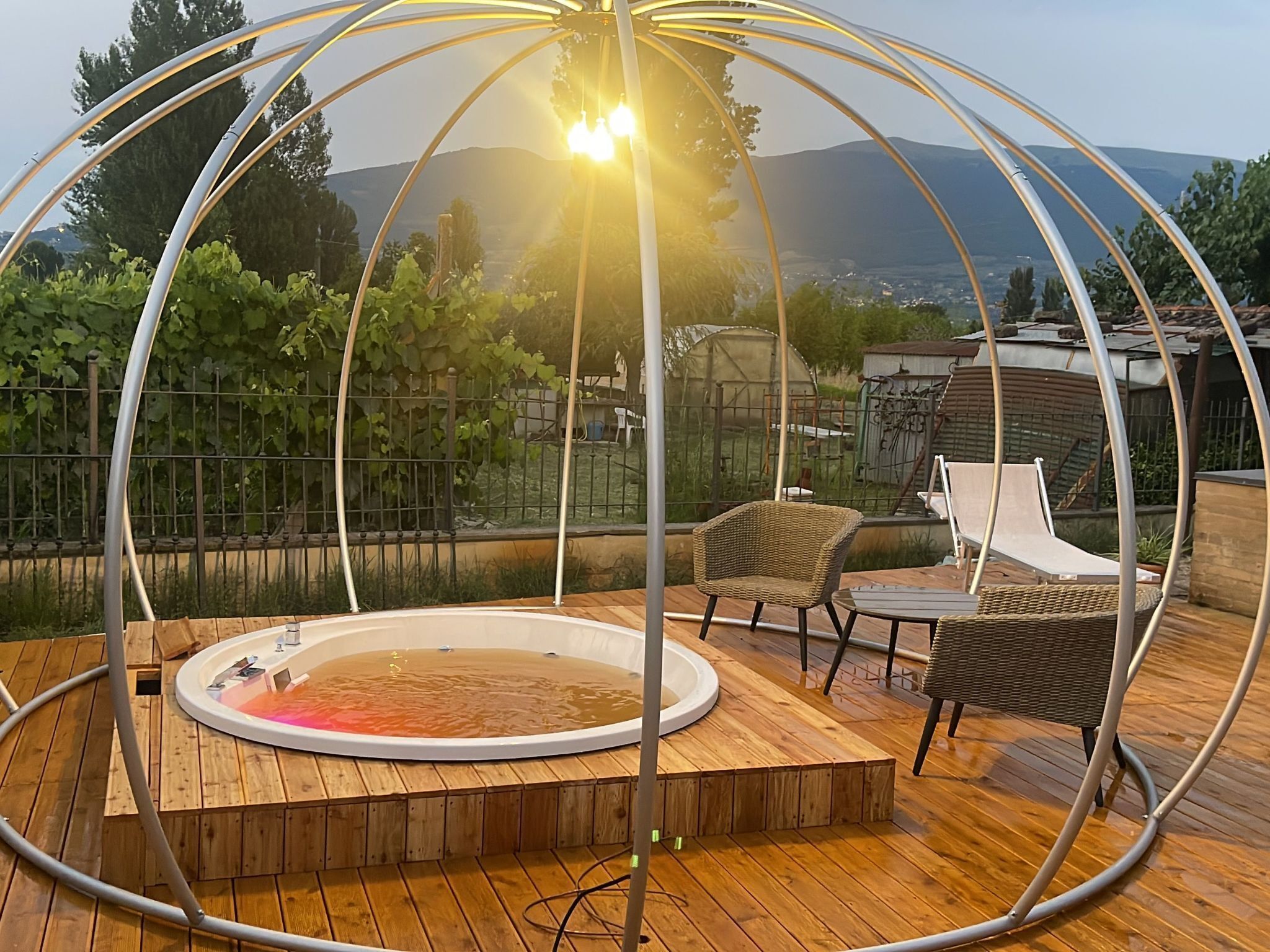 Bañera de hidromasaje al aire libre