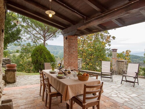 Geranei Haus mit Schwimmbad zwischen Florenz und by Interhome