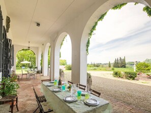 Outdoor dining - Prächtige toskanische Chianti-Villa by Interhome (Montespertoli)