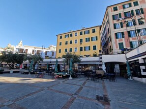 Outdoor dining - La Finestra sui Giardini von Holiday World by Interhome (Genova)