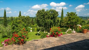 Property grounds - Drei-Zimmer-Wohnungen Borgo Collelungo auf zwei Etagen by Interhome (Castelfalfi)