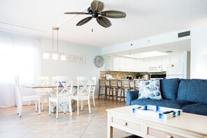 Unclassified image, 3 of 35, button - Beautifully styled 2 bedroom Gulfview and Canal view condo-restful Indian Shores (Indian Shores)