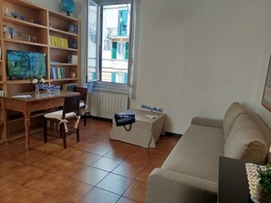 TV - Casetta Albaro von Holiday World by Interhome (Genova)