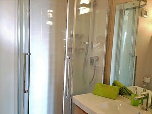 Bathroom - für 3 Personen ca. 50 m² in Genua, Norditalien (Ligurien) by Interhome (Genova)