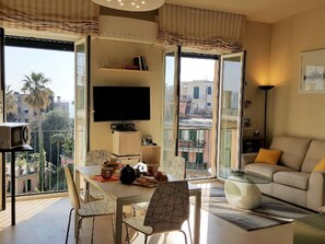 TV - für 3 Personen ca. 50 m² in Genua, Norditalien (Ligurien) by Interhome (Genova)