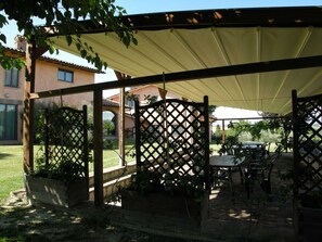Outdoor dining - Wohnung "Glicine" by Interhome (Todi)