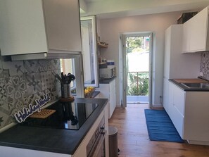 Fridge, oven, dishwasher, cookware/dishes/utensils - Haus Blu Capolungo von Holiday World by Interhome (Genova)