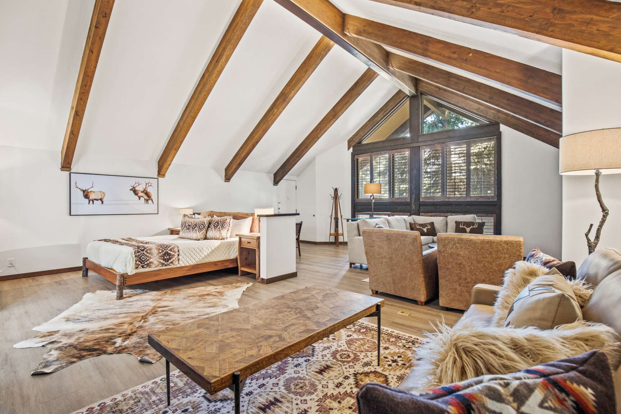 Skrivebord, strykejern/-brett, wi-fi og sengetøy