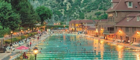 Een verwarmd zwembad