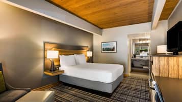 Desk, iron/ironing board, WiFi, bed sheets