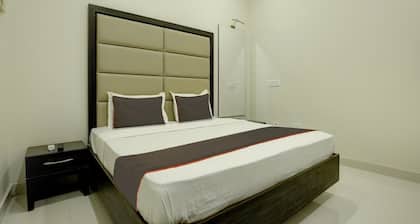 Collection O Ovel Hotel Grand