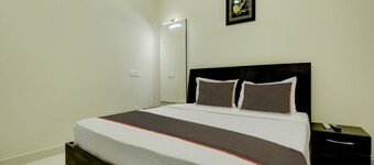 Collection O Ovel Hotel Grand