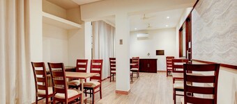 Collection O Ovel Hotel Grand