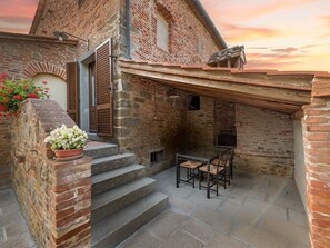 Outdoor dining - Villa 'Borgo delle Spighe by Interhome (Cortona)