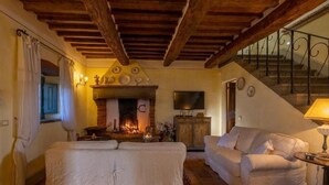 TV, fireplace - Wohnung in Cortona mit Terrasse, Garten und Grill by Interhome (Cortona)