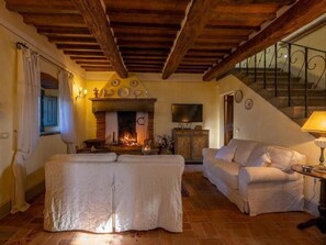TV, fireplace - Wohnung in Cortona mit Terrasse, Garten und Grill by Interhome (Cortona)