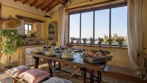 Dining - Wohnung in Cortona mit Terrasse, Garten und Grill by Interhome (Cortona)