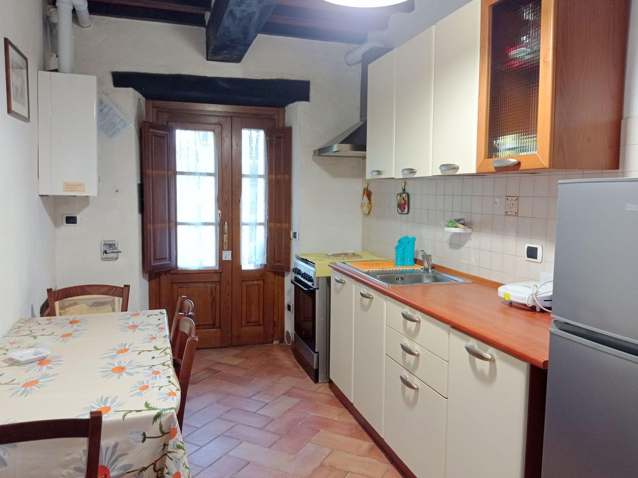 Fridge, oven, cookware/dishes/utensils