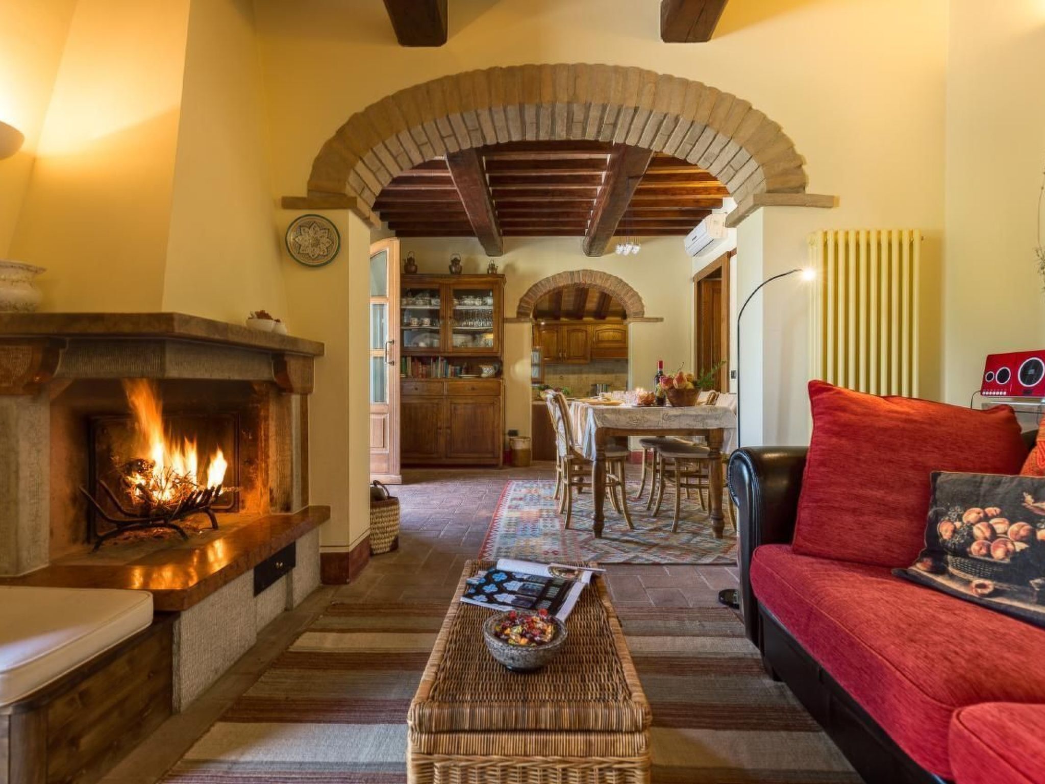 TV, fireplace